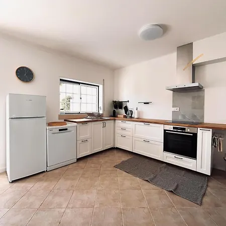 Casa 33 - Idyllisches Reihenhaus Mit Innenhof * Сан-Мартинью-ду-Порту