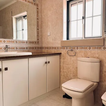 Casa 33 - Idyllisches Reihenhaus Mit Innenhof * Сан-Мартинью-ду-Порту