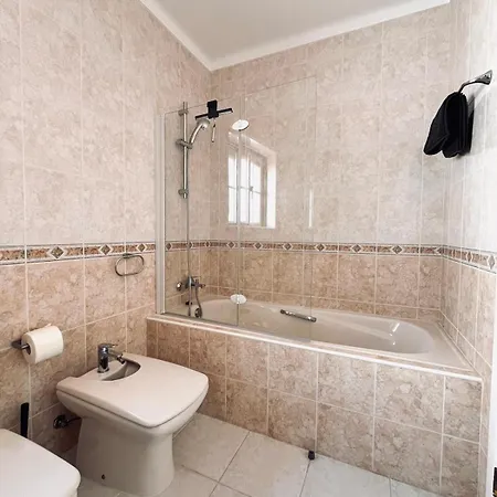 Casa 33 - Idyllisches Reihenhaus Mit Innenhof Дом отдыха Сан-Мартинью-ду-Порту